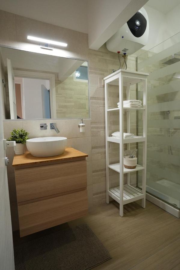 Luxury Rooms Paoli 19 Каляри Екстериор снимка