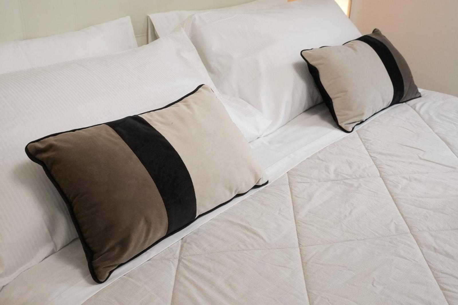 Luxury Rooms Paoli 19 Каляри Екстериор снимка